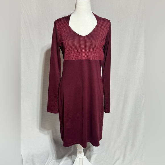 Mountain Hardwear Burgundy Long Sleeve Scoop Neck Dress Size Small - Picture 1 of 5